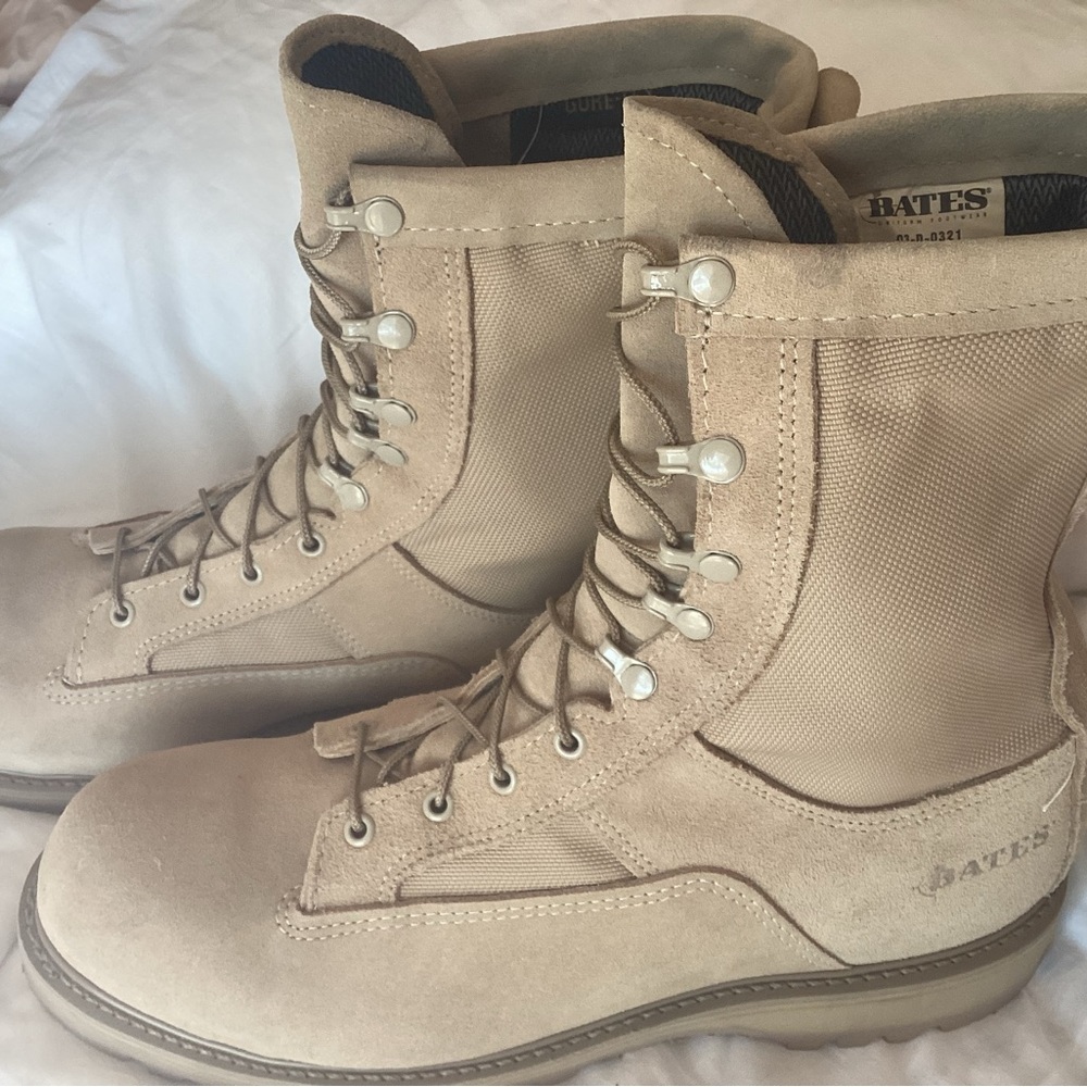 BATES 03-D-0321 NEW Desert Tan Suede Steel Toe Military Boots Gore-Tex. Size 13.